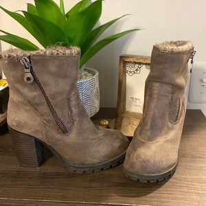 Shade gray Booties with chunky heels.